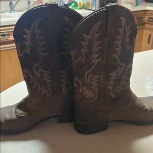 Brown Leather Cowboy Boots with Decorative Stitching Mens Ariat, size 10